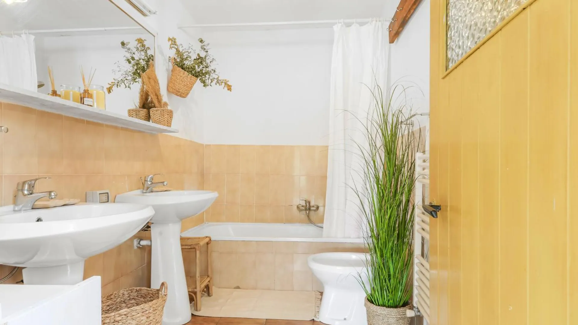 Beachfront Traditional Villa San Priamo